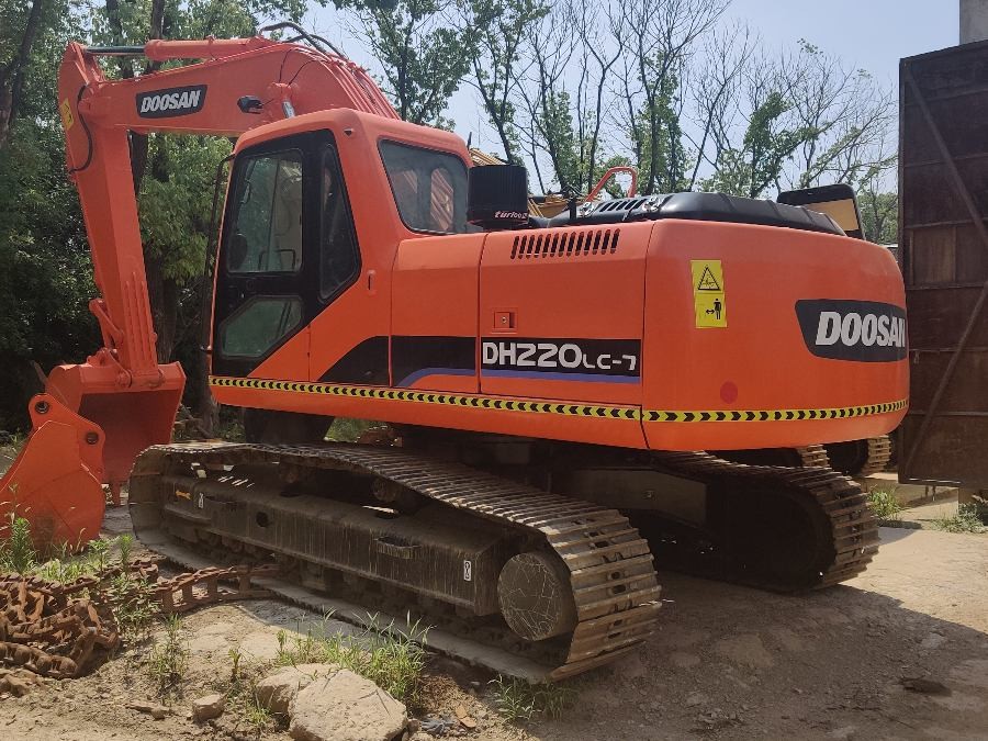 韓国 中古ドーサン掘削機 販売中 DH220LC ジンドンギュ機械