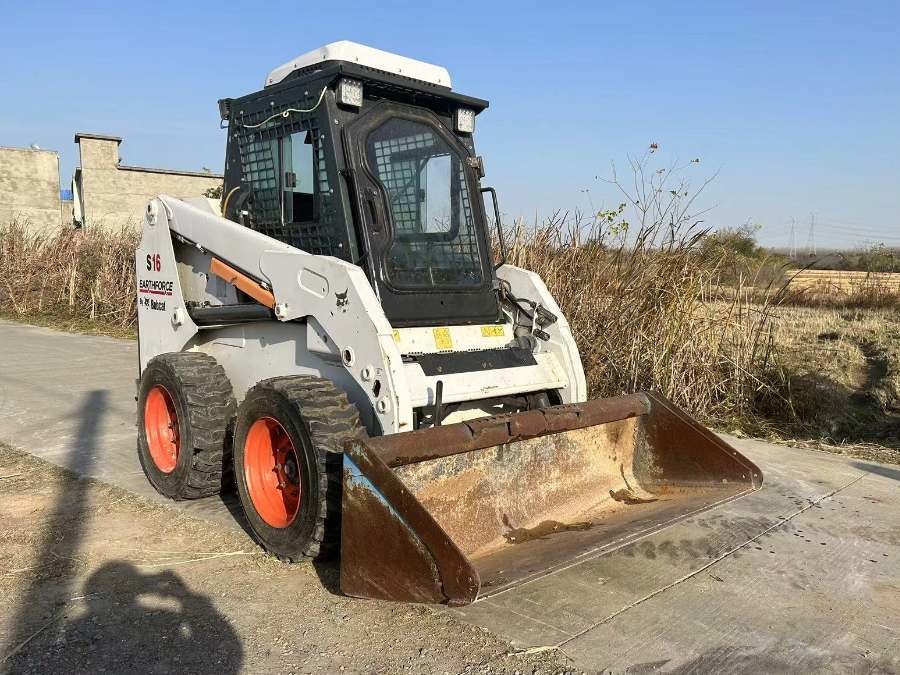 アメリカ 中古ボブキャット スキッドステアローダー 販売中 中古 S16 ジンドンギュ機械